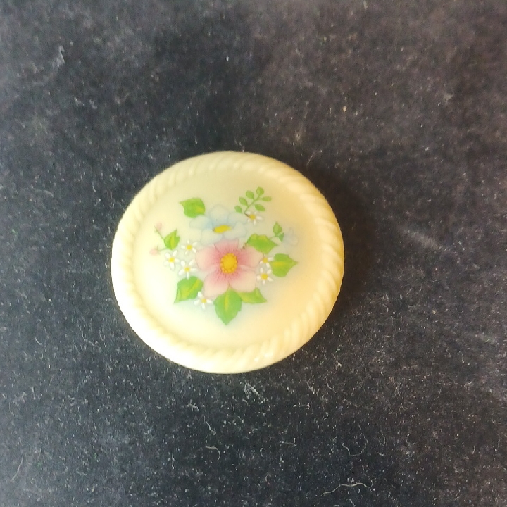 Avon Floral Brooch 15$